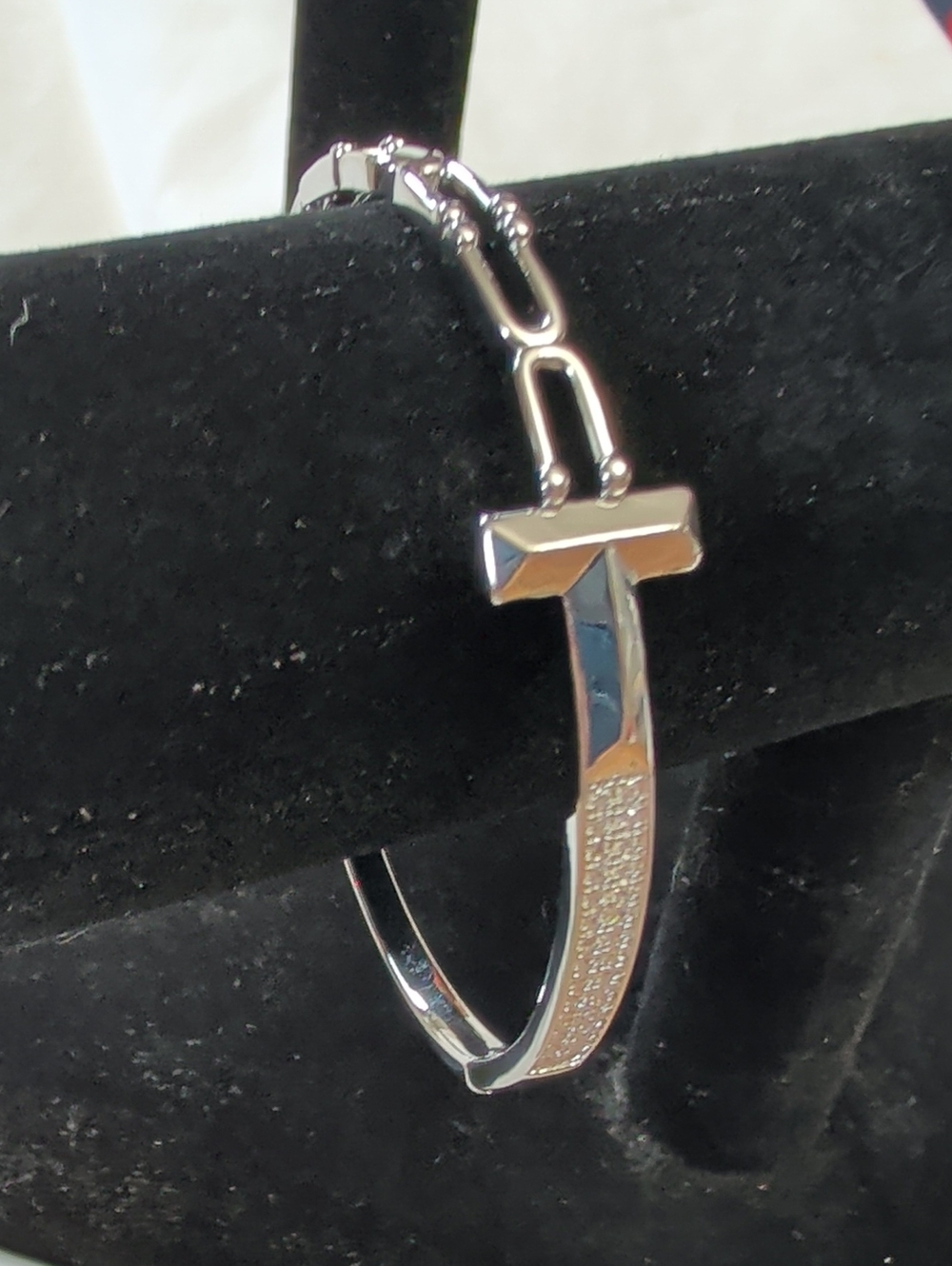 NWOT (402) White Gold Plated Hinged Bangle Bracelet With Cross Design